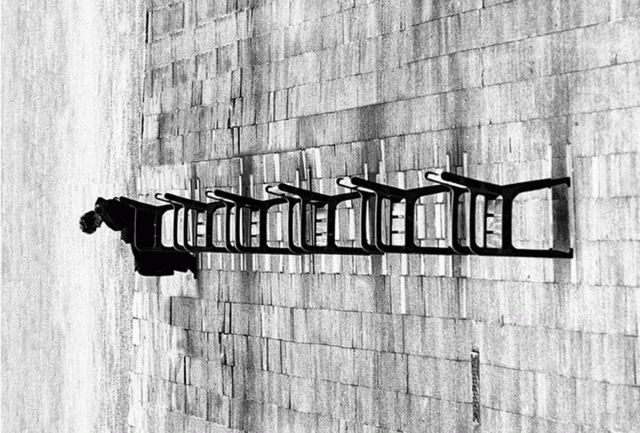 Accanto è un posto per pochi